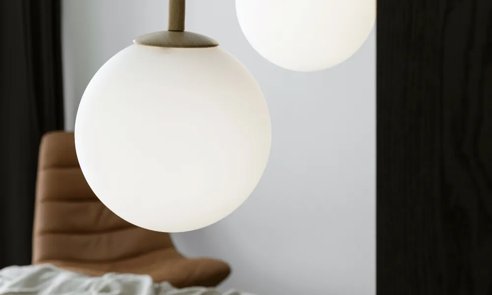 Lampy kule - design, który kręci od lat. Sprawdź, czy warto zaprosić go do Twojego wnętrza.