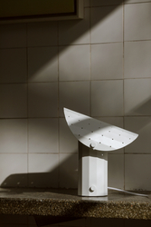 Lampa stołowa APOLIN z perforowanym daszkiem, 30 cm, biała