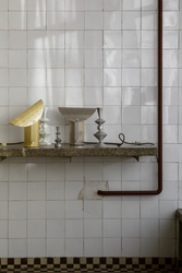 Настільна лампа APOLIN з перфорованим плафоном, 30 см, матова сталь