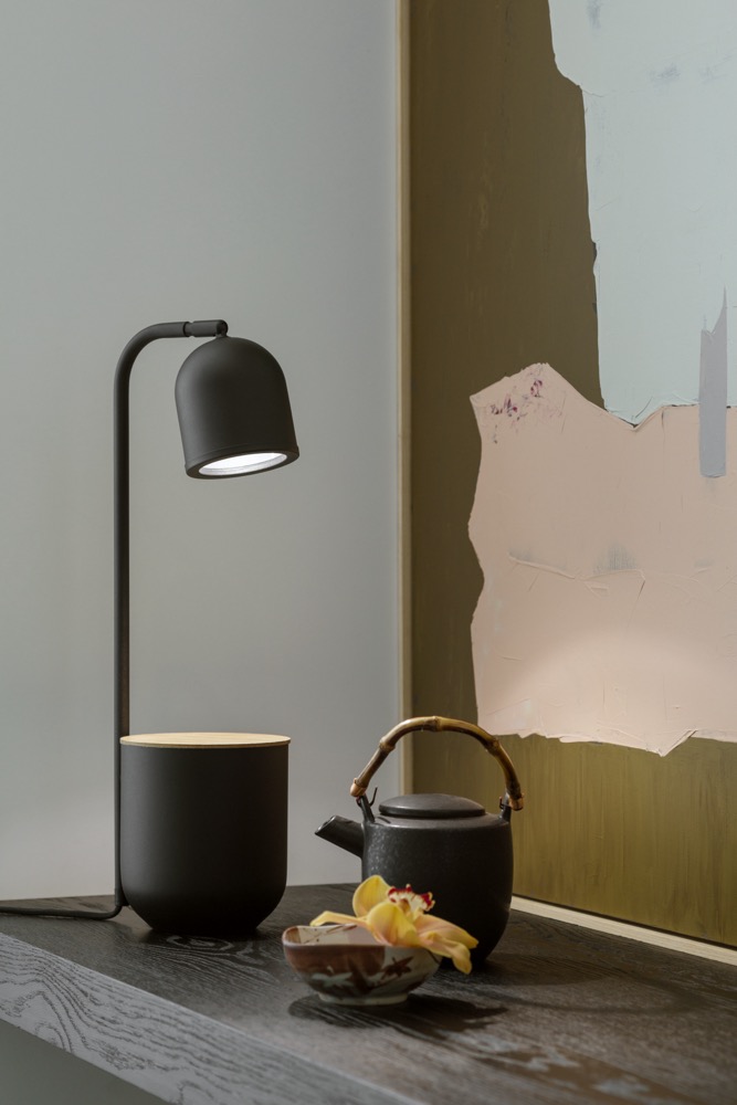 BOTANICA WOOD desk lamp black