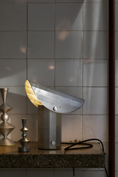 Lampa stołowa APOLIN z perforowanym daszkiem, 30 cm, szczotkowana stal